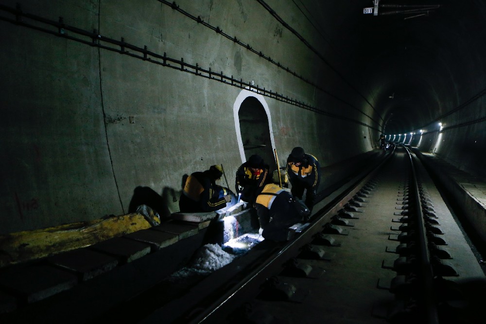 秦州铁路运营隧道病害现状